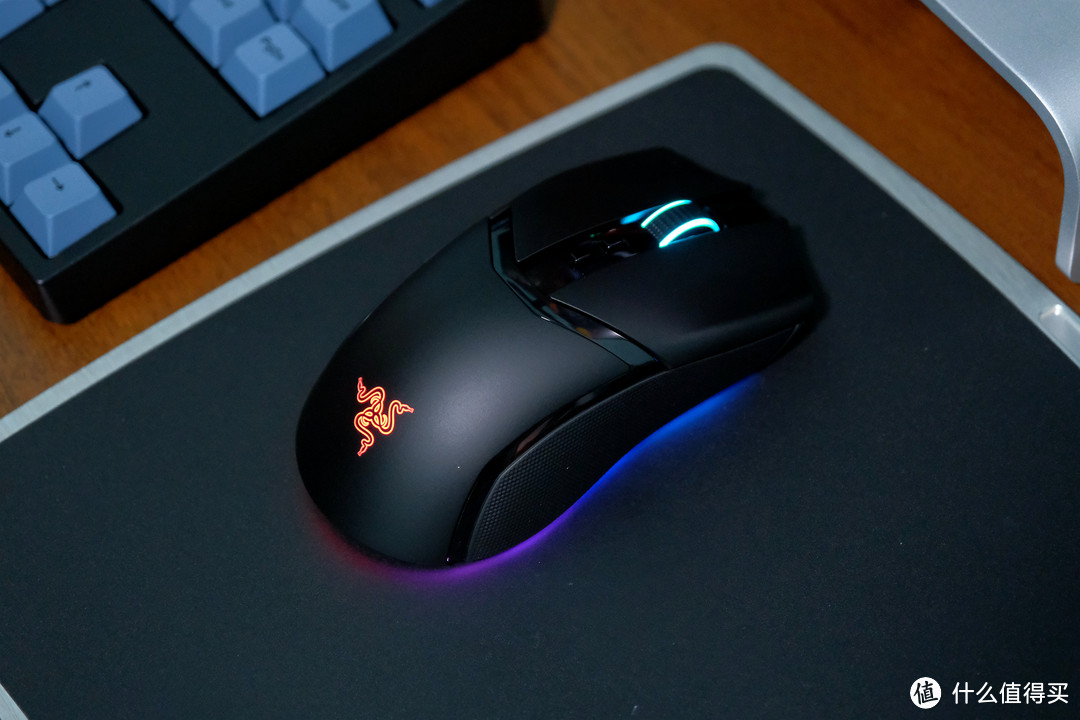 轻巧舒适,电竞办公两不误,razer雷蛇 眼镜蛇专业版_鼠标_什么值得买