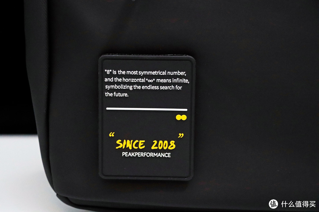 商务与休闲的神器——地平线 8 号 15.6 英寸MOMENT 系列旅行背包