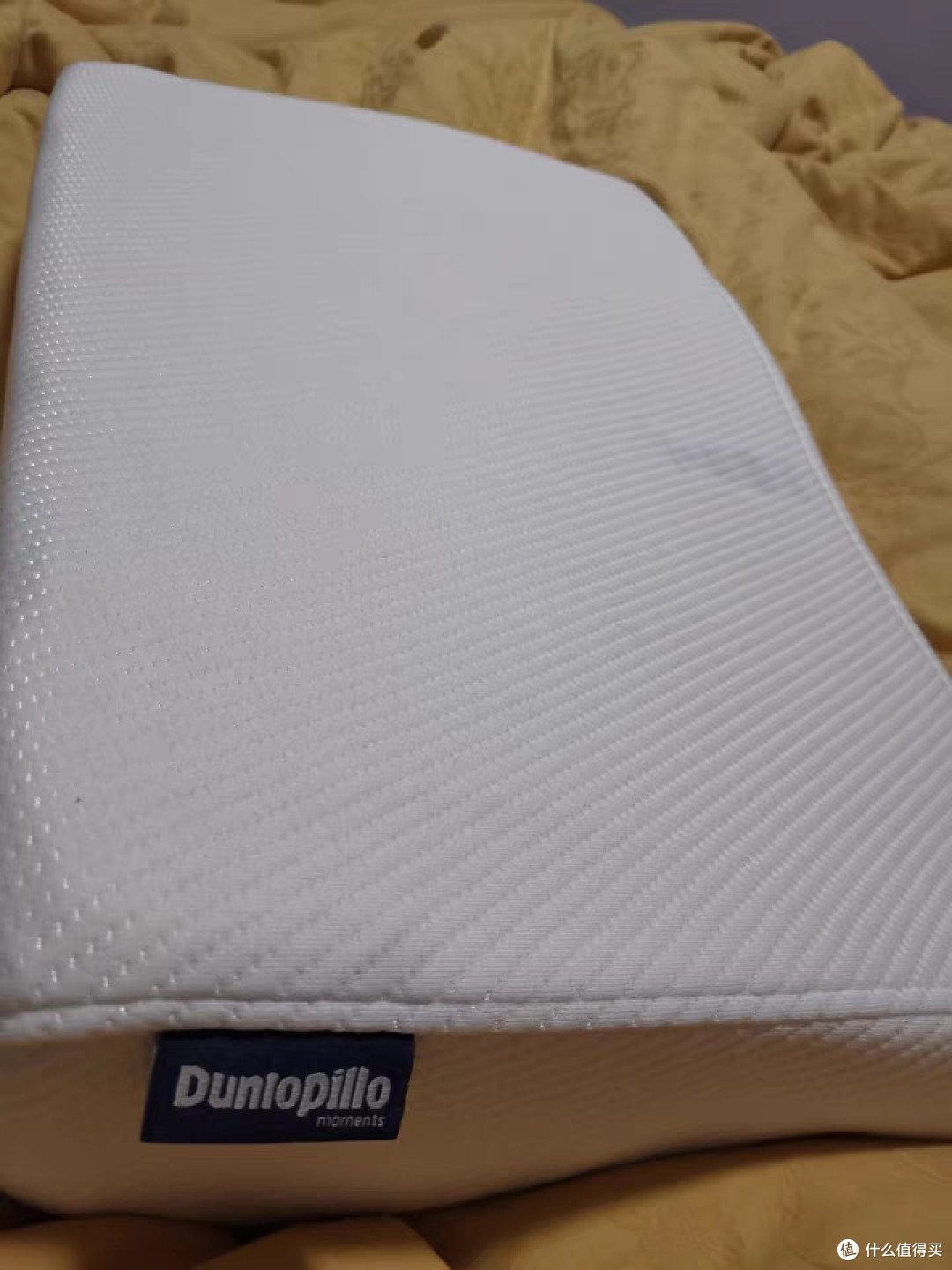 邓禄普进口玻尿酸天然乳胶枕:守护颈椎,助力深度睡眠