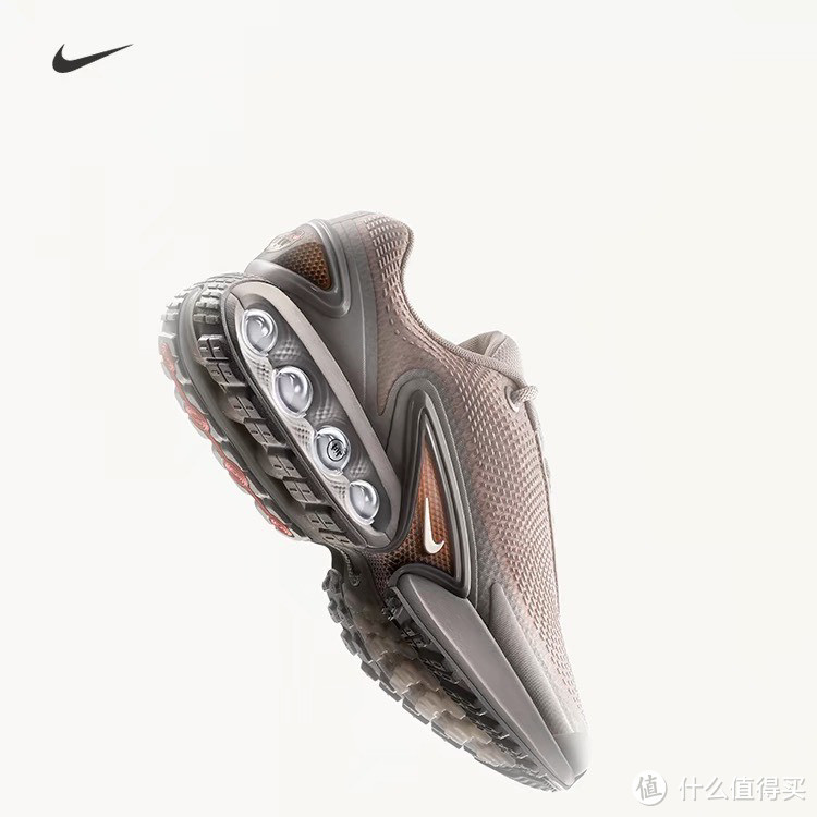 Nike Air Max DN女子运动鞋：未来主义设计，尽享非凡运动体验