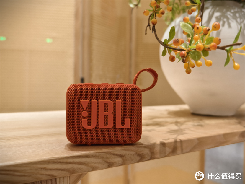一听倾心，一拿便携！JBL Go4蓝牙音箱，感受小魔盒的音乐魅力