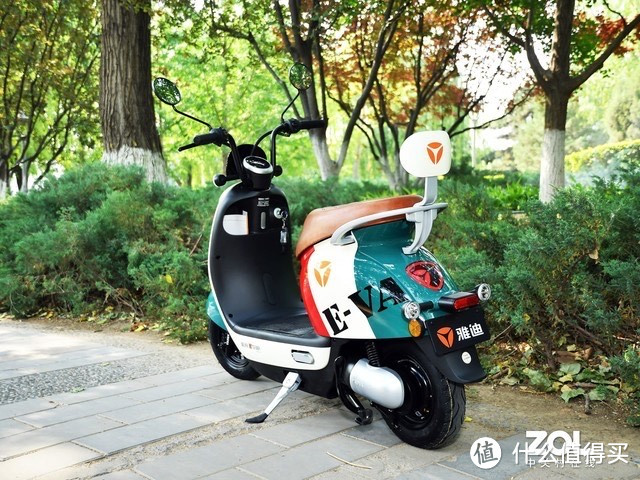 🛵雅迪电动车～外出有它真方便，不堵车还不用担心没车位！👍