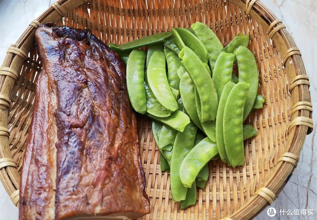 腊肉荷兰豆怎样做好吃？教你正确做法，荷兰豆翠绿，腊肉不咸不硬