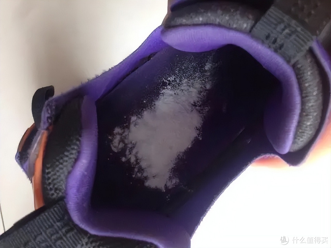 鞋子发臭怎么办?往鞋子里放一把这个,臭味全部消失,太神奇了