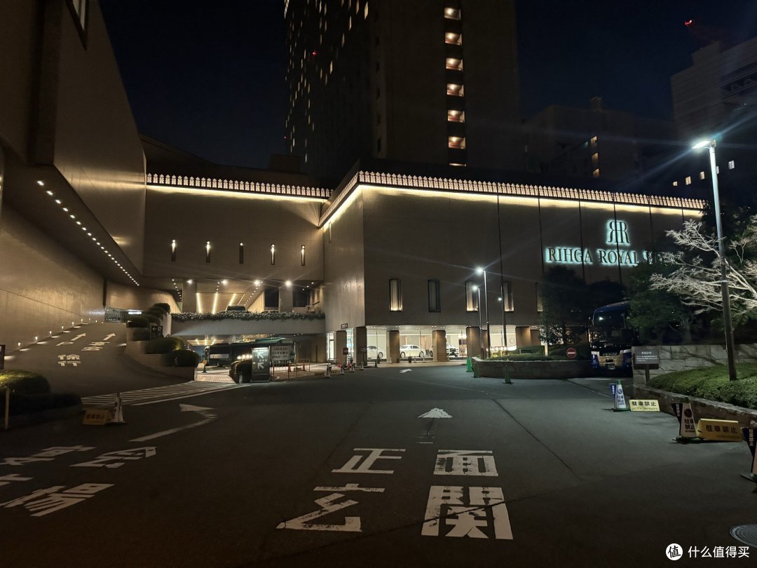 非常气派的建筑，1楼是劳斯莱斯展厅