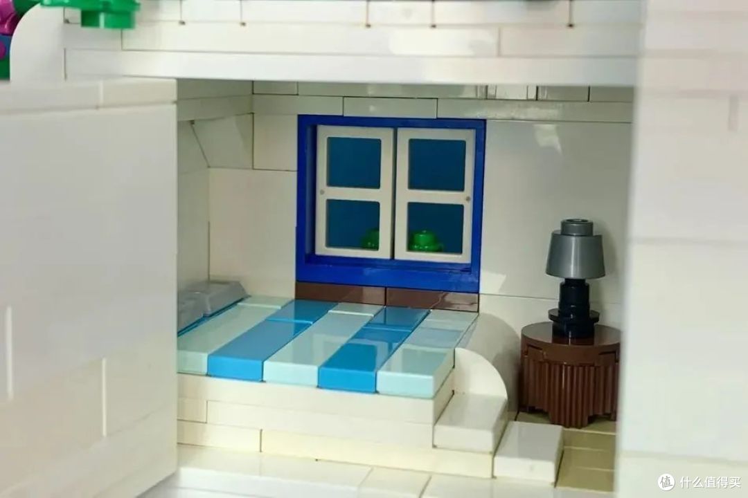 乐高积木拼插>文章详情>这些房间都带有丰富的内饰,由厨房,小卧室