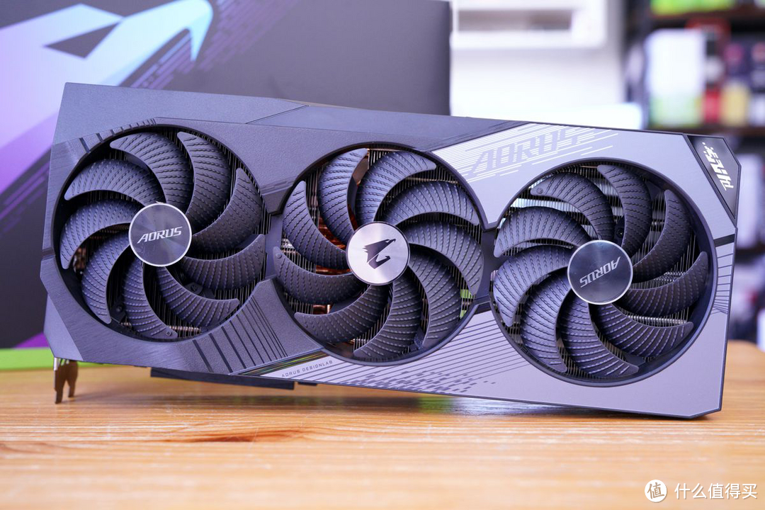 技嘉AORUS RTX 4080 SUPER超级雕显卡：实测AI绘画，有神器加持！