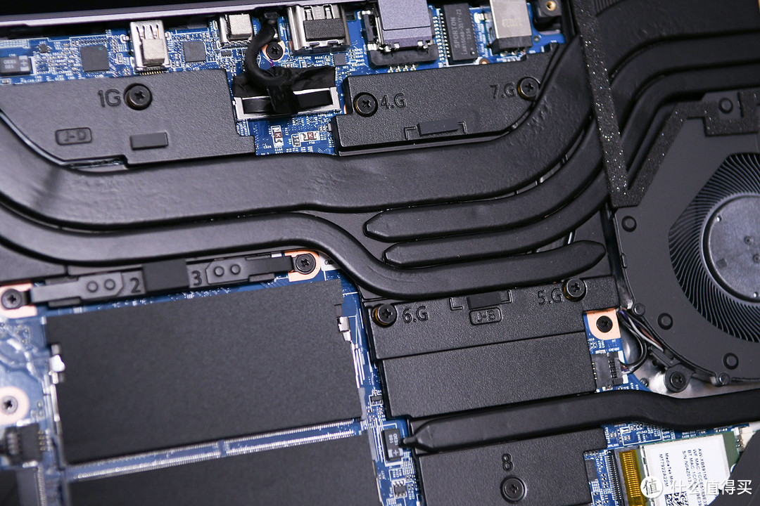 6999交个朋友!机械革命翼龙15 pro暮石灰拆解评测