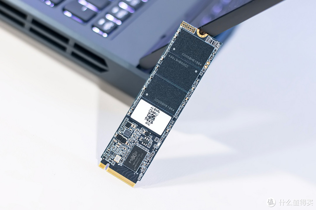 朗科绝影NV7000-t 2TB固态硬盘评测:PCIe4.0满速读取,高性能低温度