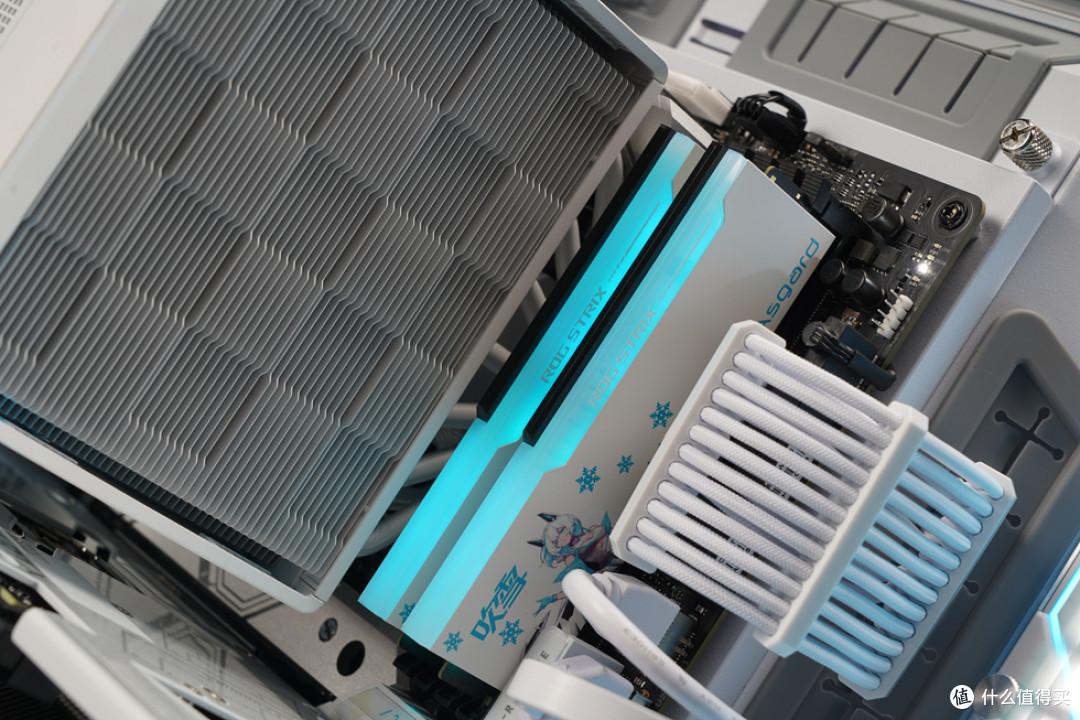 华硕TUF 4070TI+ROG Z790吹雪S+联力 VISION机箱搭建全视海景房主机