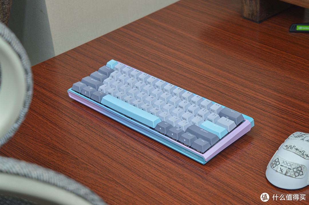 小巧精致:杜伽K330W Plus冰激凌配色三模热插拔键盘开箱