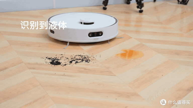 当扫拖机器人进入AI时代!科大讯飞X3:AI策略清扫,液体先拖后扫,指哪/说哪扫哪,视频通话它全都会!