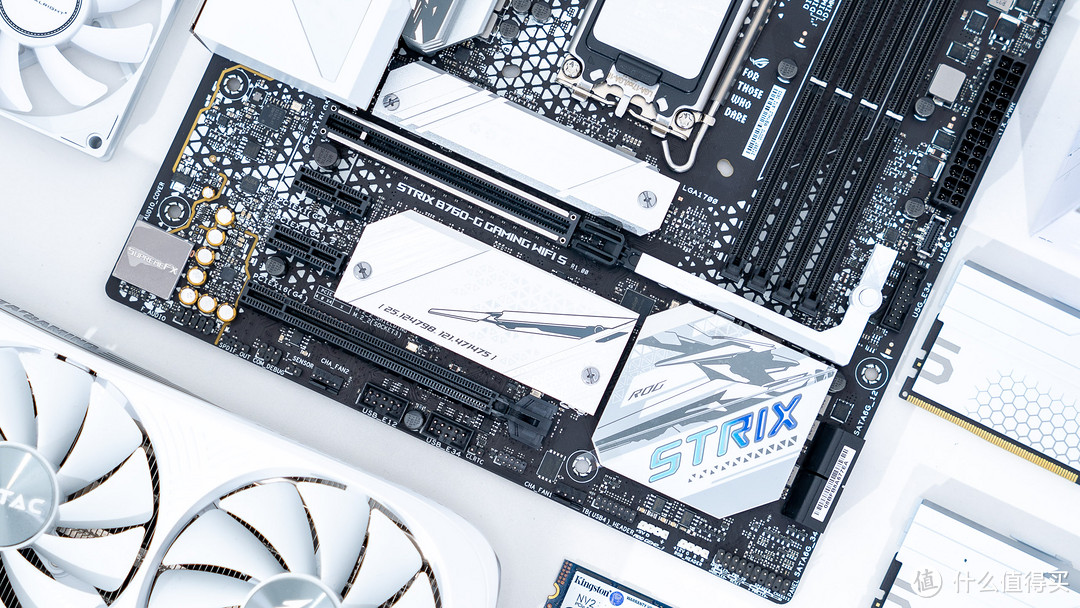 MATX 也紧凑：华硕小吹雪S+宏碁掠夺者+索泰 RTX4080 SUPER 月白装机展示