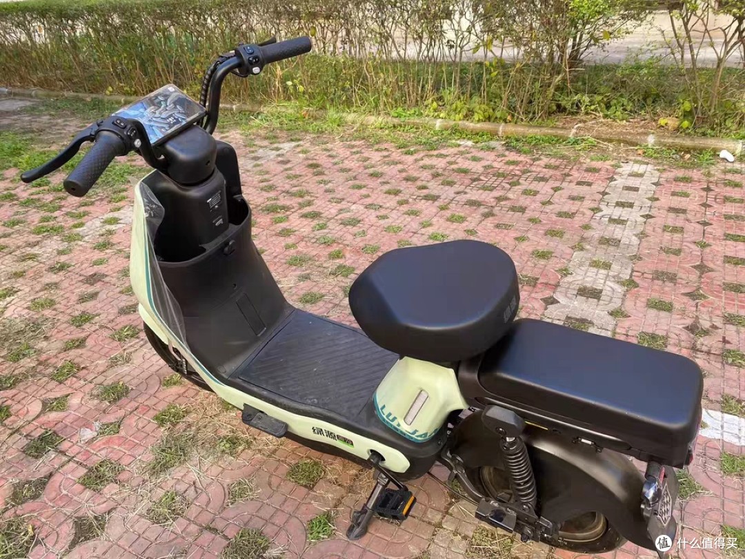 绿源LIVA7电动自行车:城市代步新选择,长续航,轻松出行
