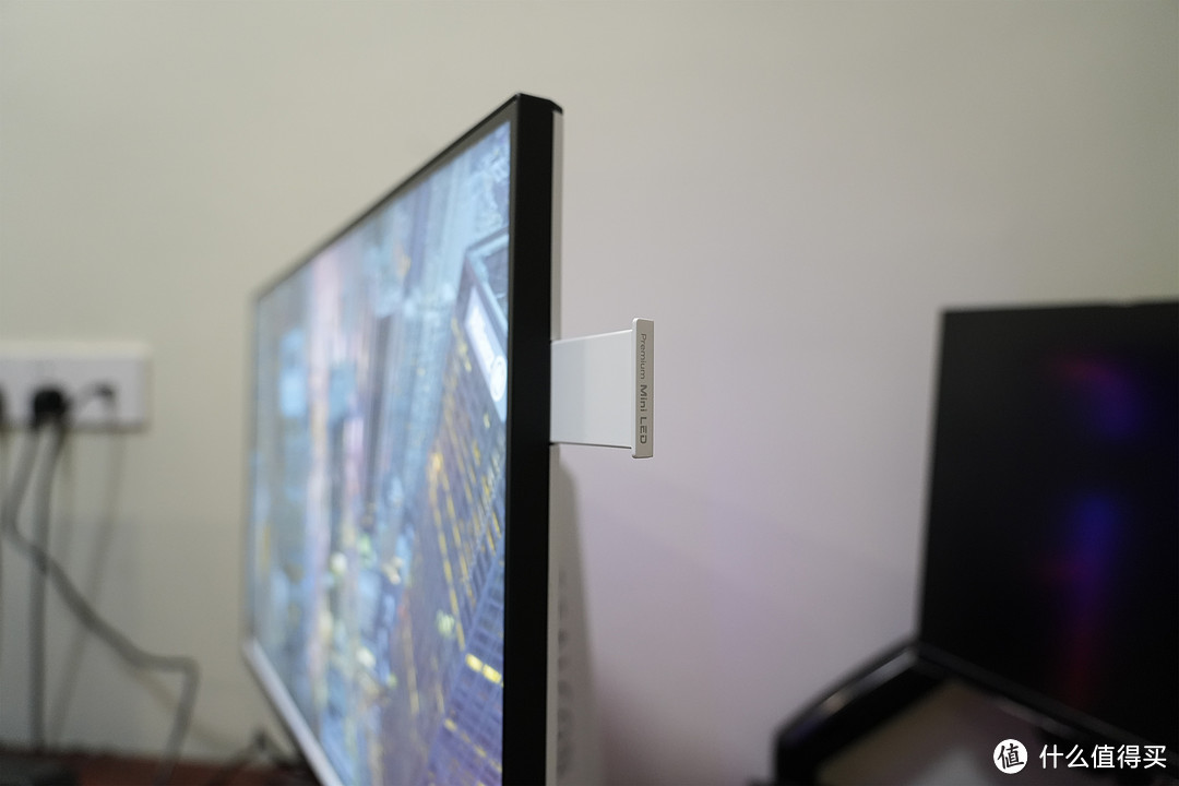 Fast-HVA+MiniLED搭配表现如何?雷鸟U8显示器测评