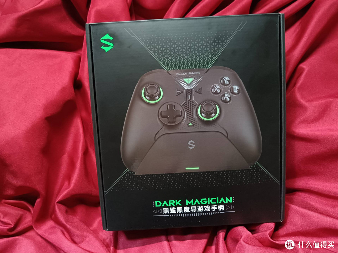 致敬黑鲨1代的FPS卷王手柄,黑鲨黑魔导初体验
