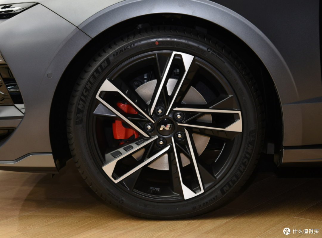 又一台黑马b级车来了标配8at20t爆250马力四排气溜背不给雅阁留退路