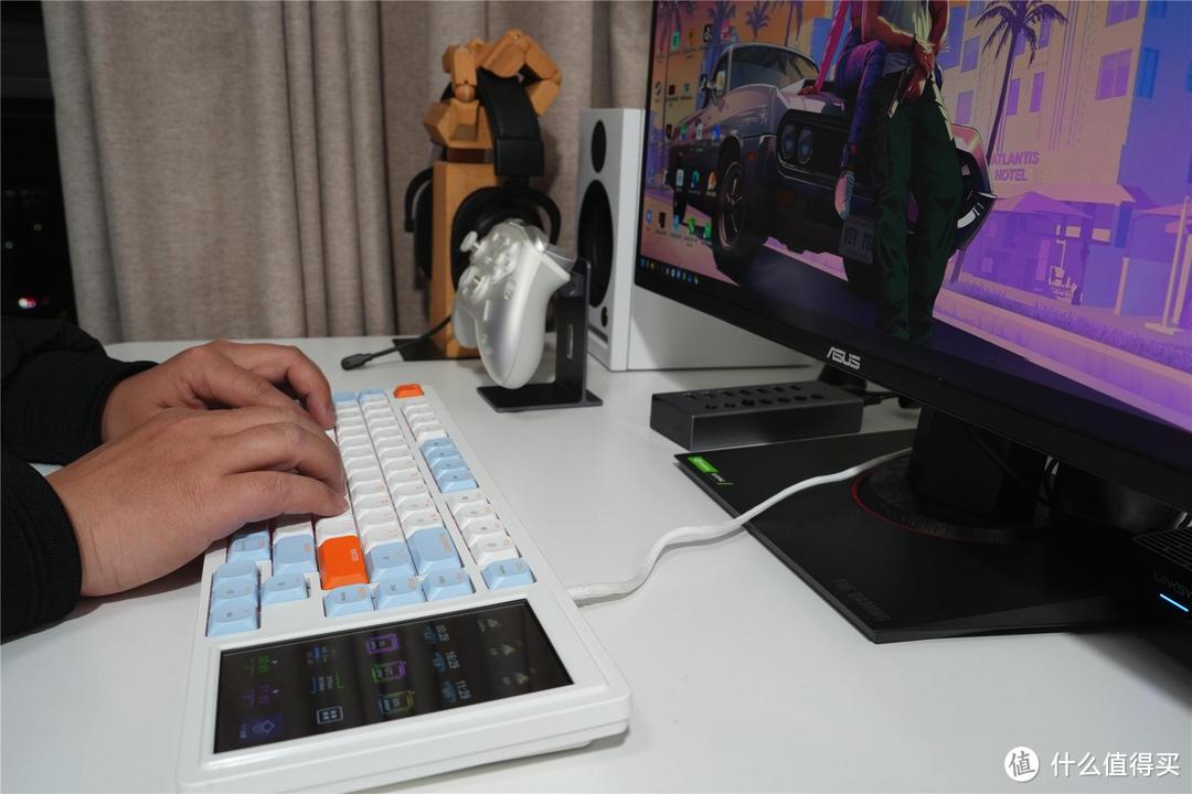 键盘竟然带了4.95英寸触控大屏幕黑爵AKP815矮轴机械键盘体验