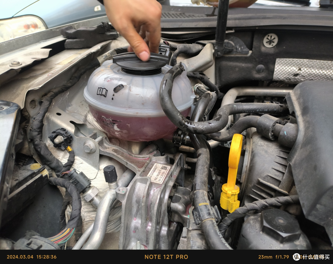 2017款大众迈腾6万5千公里更换防冻液水壶