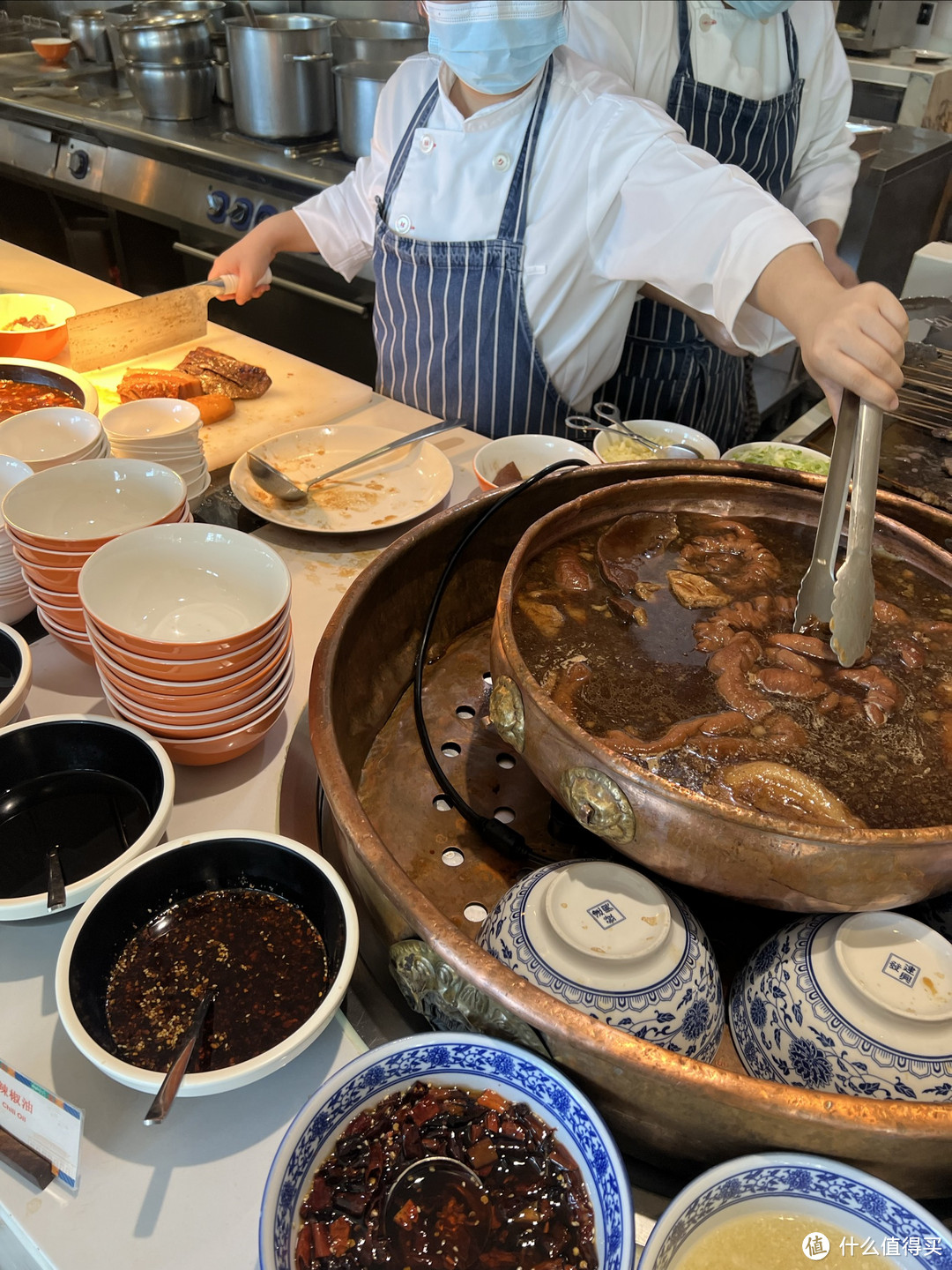 关于如何一次性优雅的吃卤煮以及其他北京美食
