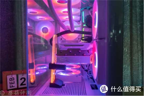 散热表现非常优秀，灯效酷炫略感梦幻，Thermaltake（Tt）钢影透S海景房机箱 评测