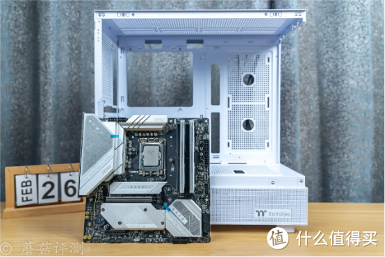 散热表现非常优秀，灯效酷炫略感梦幻，Thermaltake（Tt）钢影透S海景房机箱 评测