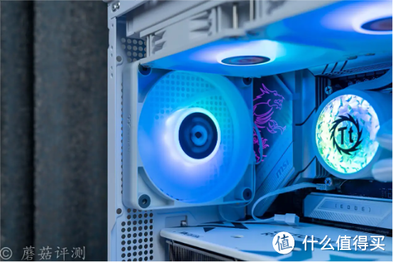 散热表现非常优秀，灯效酷炫略感梦幻，Thermaltake（Tt）钢影透S海景房机箱 评测