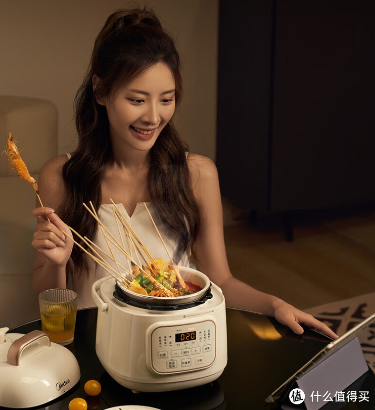 美的(Midea)迷你电压力锅MY-E220:1.8L精致容量,顿顿鲜吃不浪费