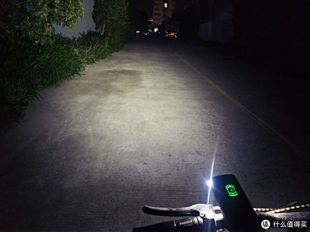 骑行装备好物，夜骑更安全：迈极炫DA2500车灯体验