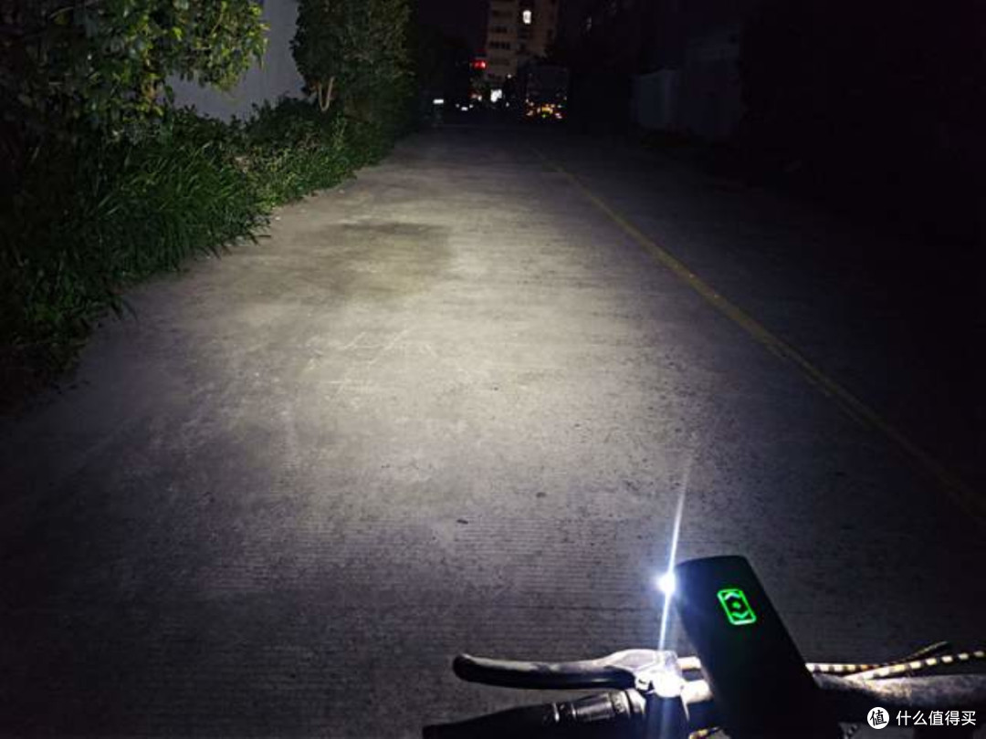 骑行装备好物,夜骑更安全:迈极炫DA2500车灯体验