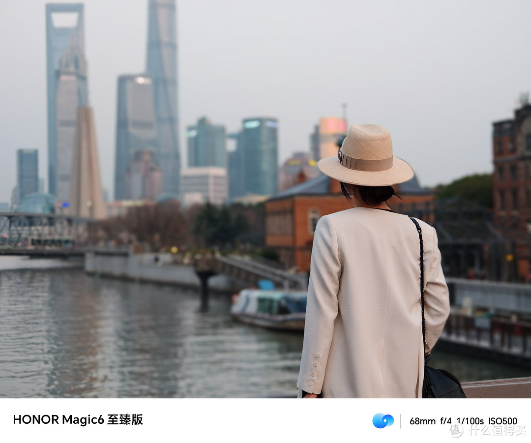 荣耀Magic6至臻版，为什么我管它叫「养老机中的战斗机」？