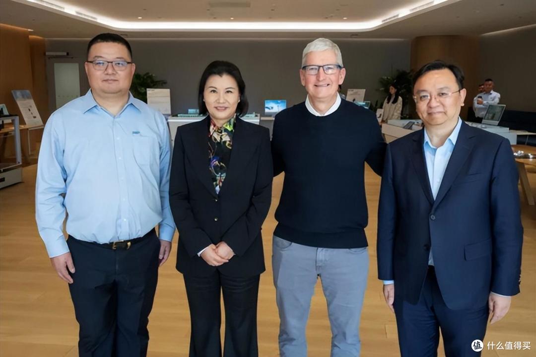 iPhone不好卖,库克跑到中国,见了三位“老朋友”