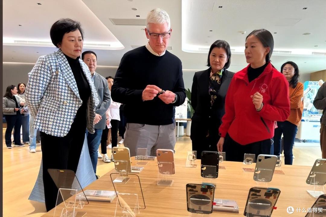 iPhone不好卖,库克跑到中国,见了三位“老朋友”