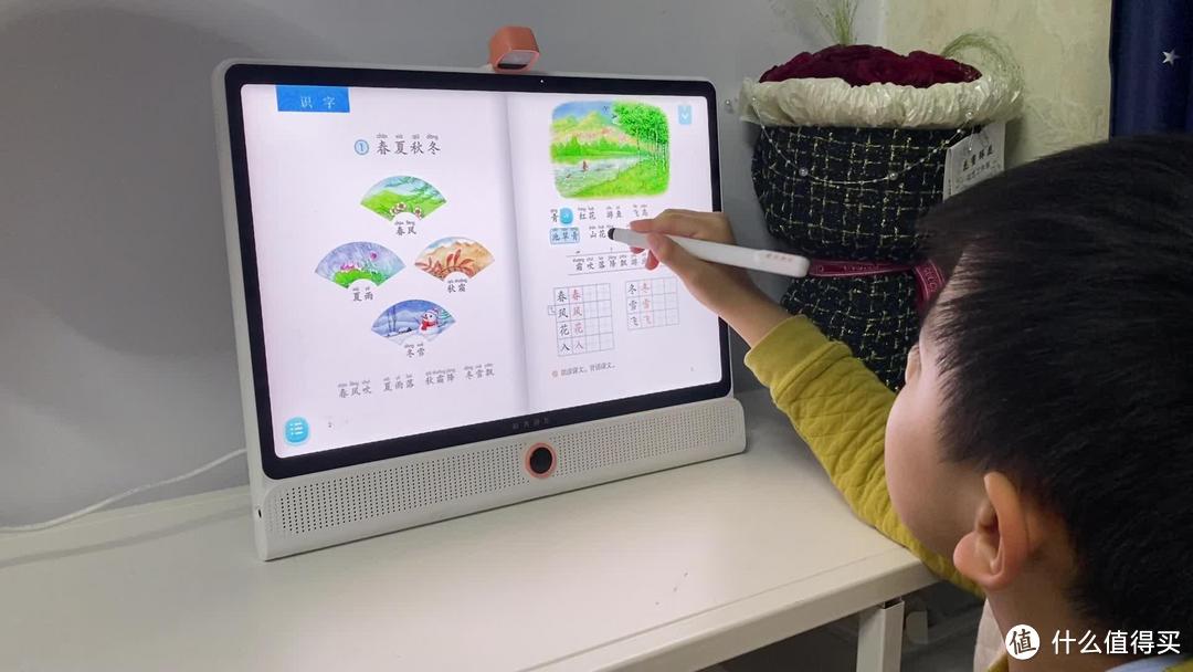 传统学习机是否适应新时代学习形势？科大讯飞AI学习机对比传统学习机帮助孩子“突围”有哪些优势？