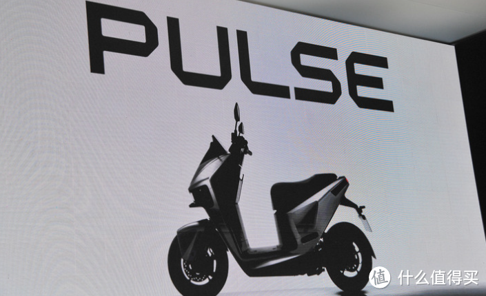 改头换面、搭载矩阵头灯电动车Gogoro Pulse