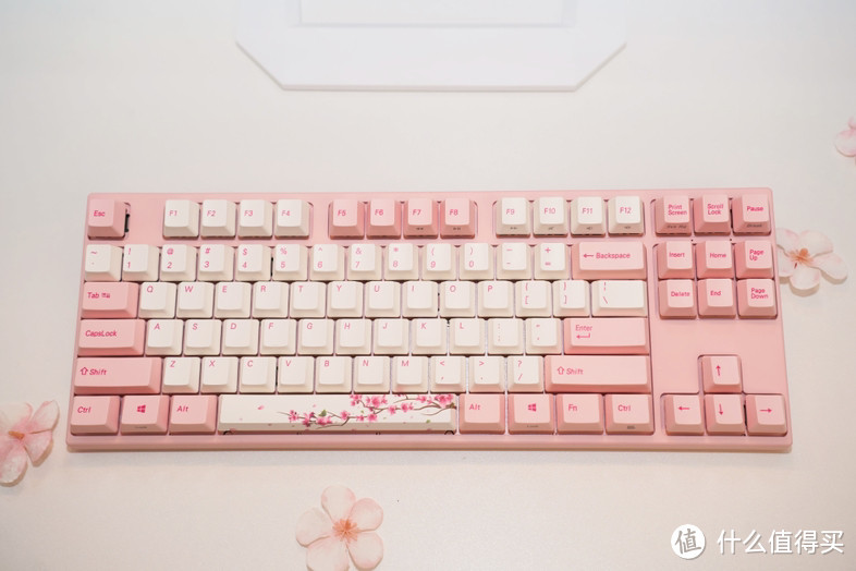 捕捉春日美景，让你的桌面也充满浪漫气息——从阿米洛樱花机械键盘开始！