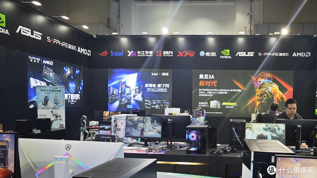 安耐美携D.F12短小电源强势归来，与一众硬件厂商亮相武汉体育消费博览会