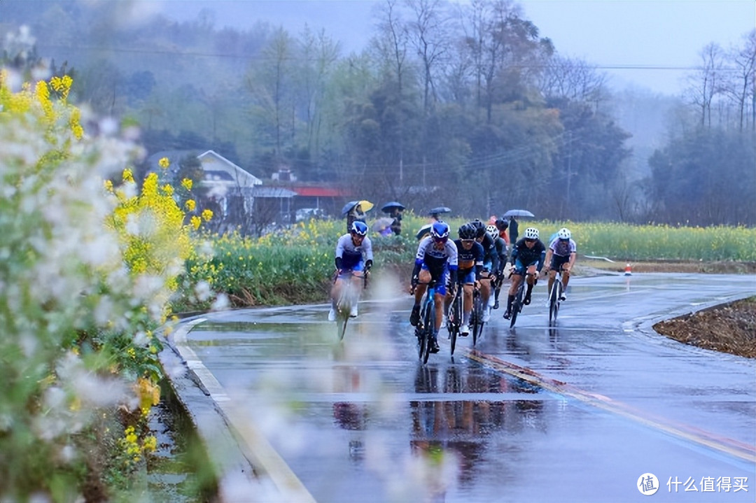 安州环山环湖自行车公开赛|千名选手在春雨中上演速度与激情！