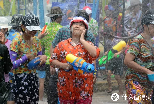 2021新平嘎洒泼水节图片