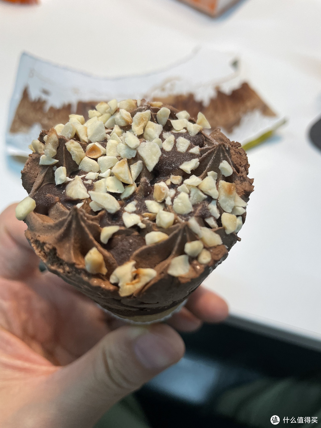 雀巢花心筒榛心巧克力味冰淇淋：春日渐热时的甜蜜之选