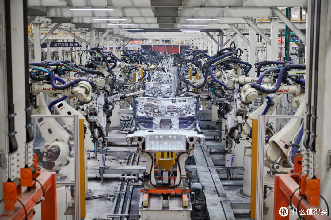 比亚迪第700万辆新能源汽车下线，为行业树立了全新的销量里程碑
