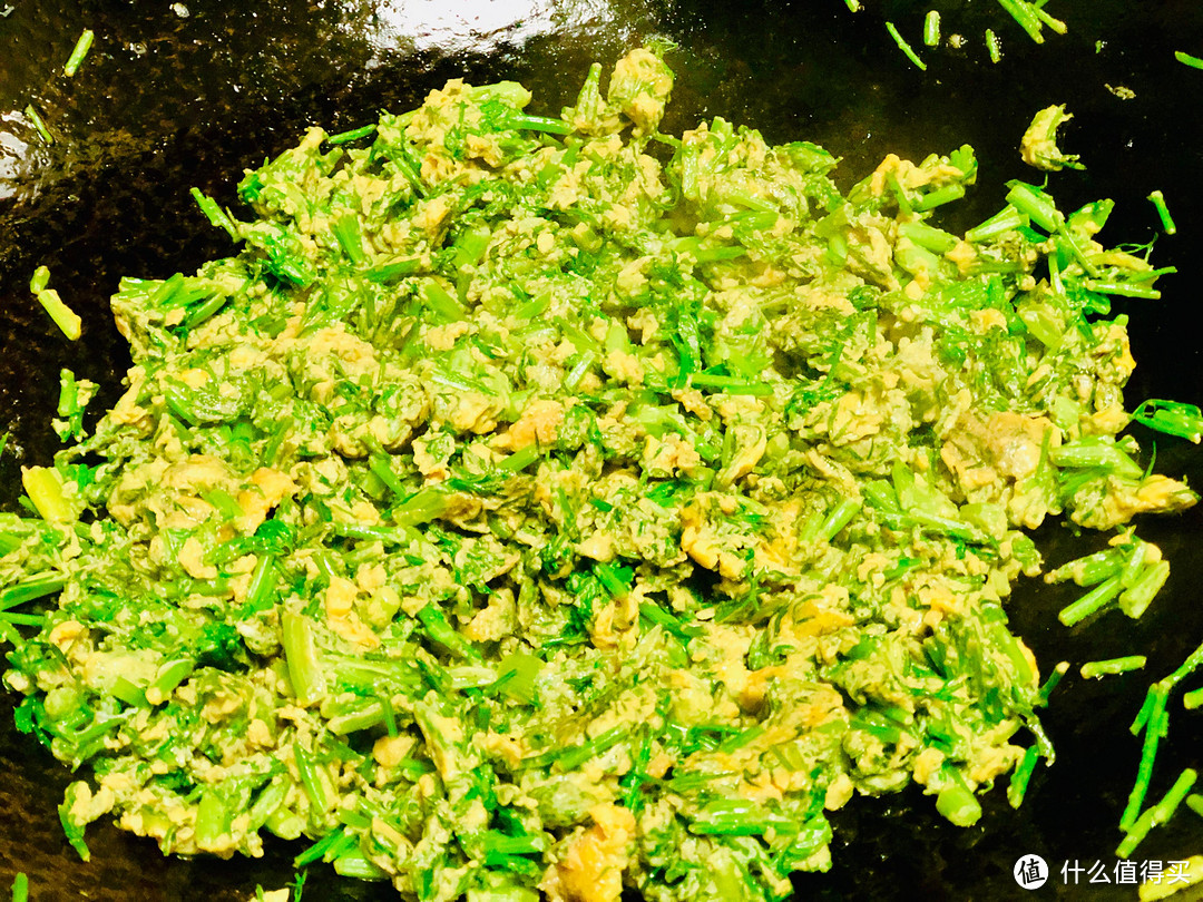 春天这菜浑身都是宝,遇到我从不还价,清香脆嫩营养丰富,炒鸡蛋特别香,不懂吃太可惜!