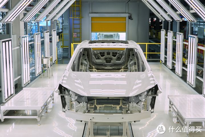 向上进化，比亚迪完成第700万辆新能源汽车下线，全产业链优势和规模化效应凸显