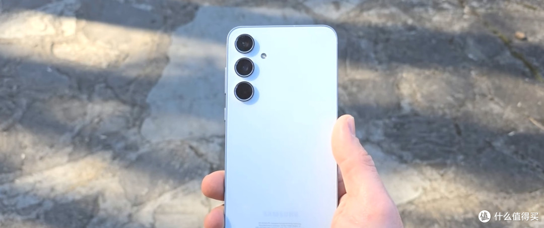 手机平板 篇六:首款支持无缝更新的三星手机(三星galaxy a55),拉丝