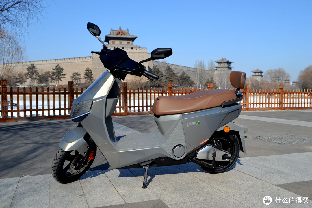 4000挡位无对手性能媲美万元电动车速度58迈冬天续航百公里绿源s90