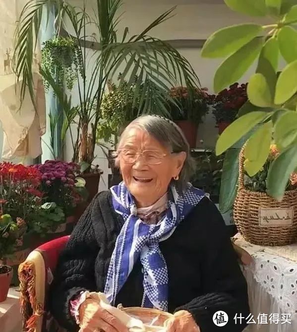 河南一92岁婆婆，一人独居，室内布置的好浪漫，生活依旧有滋有味