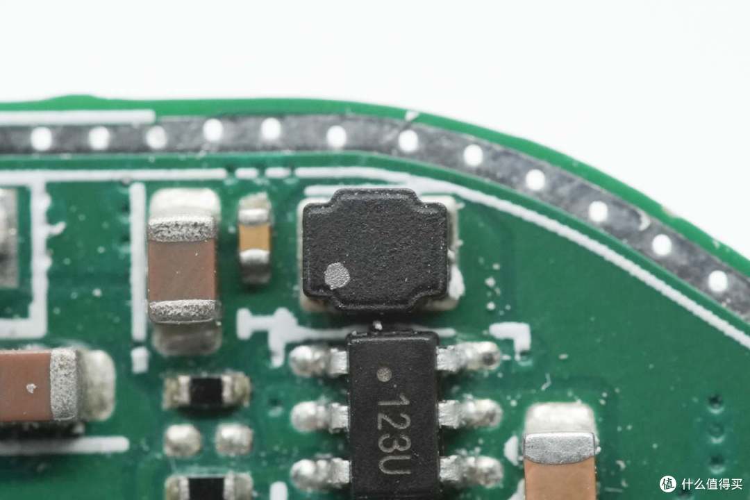 拆解报告:HUAWEI华为80W超级快充立式无线充电器W081