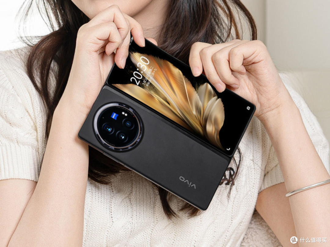 vivo X Fold3系列评测:轻量级设计 重量级性能