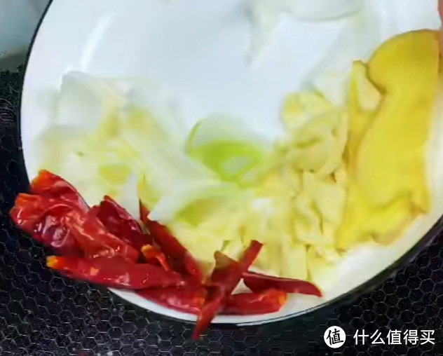 黄豆芽炒肉皮"的完美搭配，你试过吗？