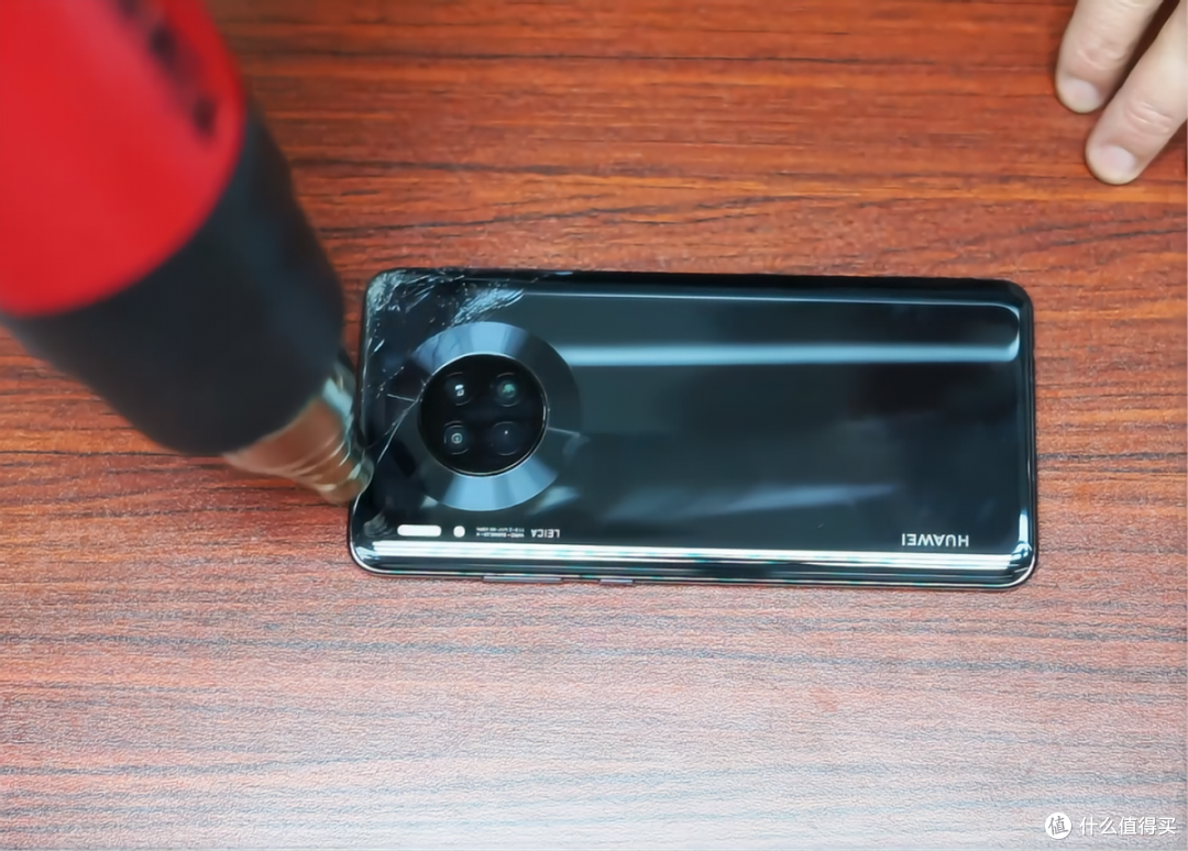 100元续命2年不亏，4年华为老手机自己换电池，不建议你学！